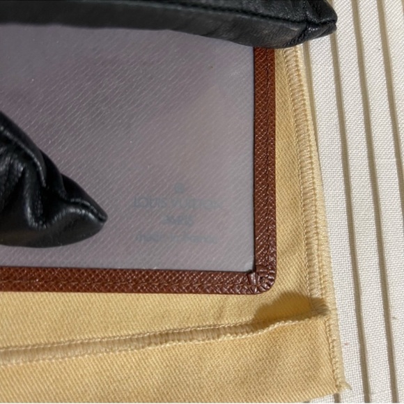 Louis Vuitton Taiga ID Holder Card Wallet Insert - Picture 9 of 13